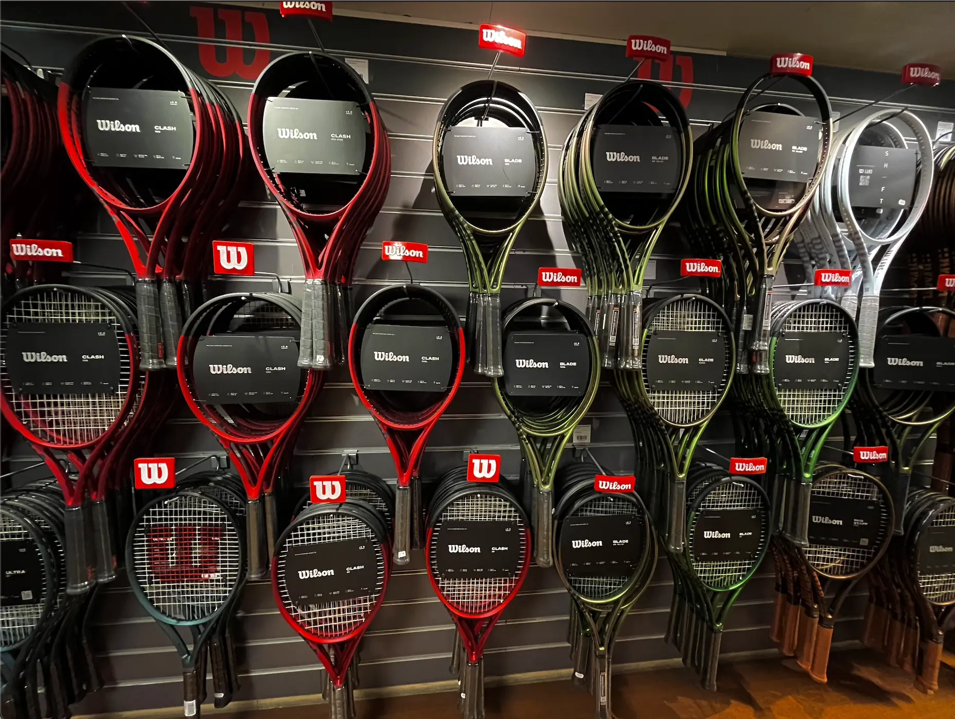 How To Choose A Tennis Racket - Buyer's Guide (2024) - TennisLeo